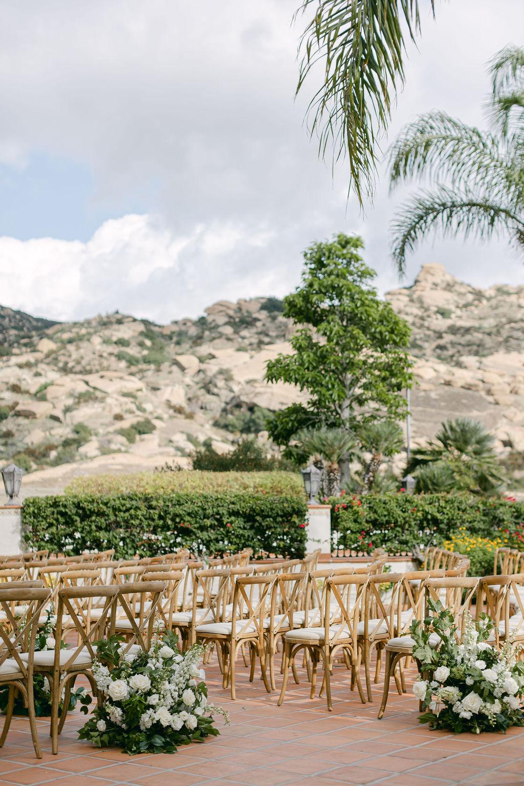 A Modern Fall Wedding at Hummingbird Nest Ranch Villa 52