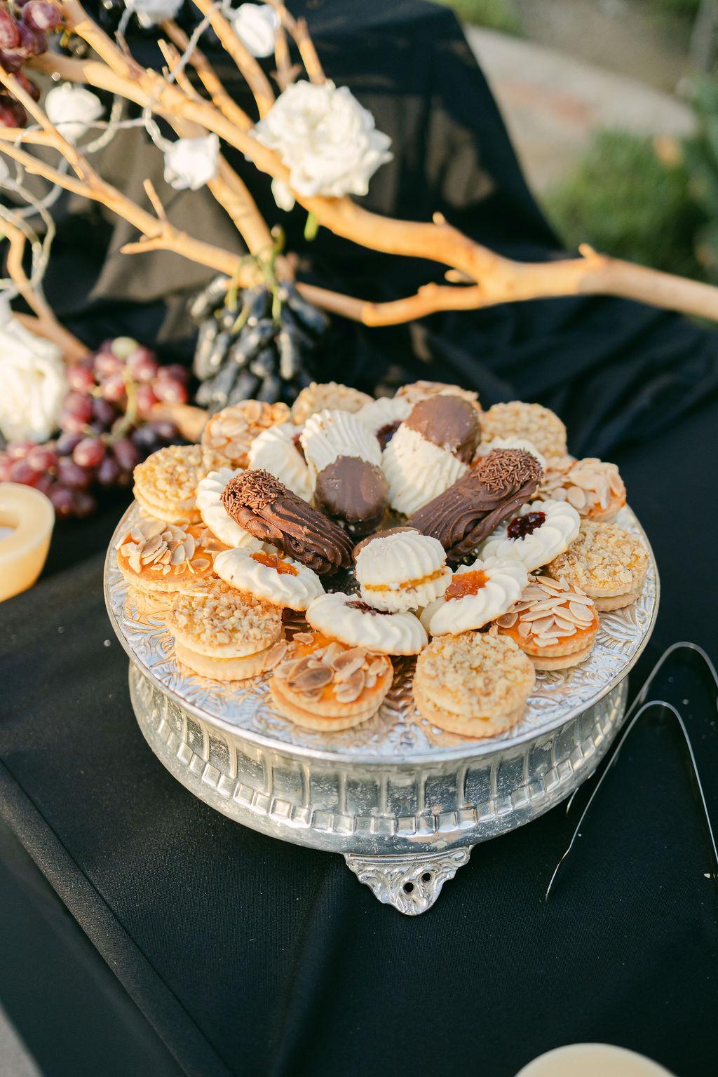 A Modern Fall Wedding at Hummingbird Nest Ranch Villa 76