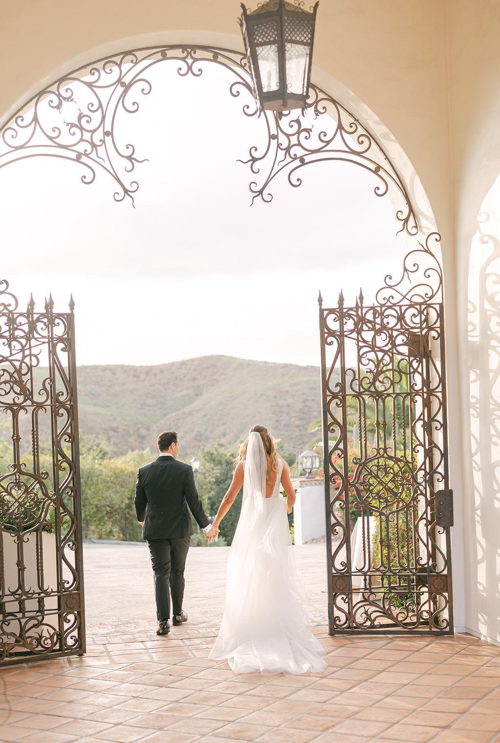 A Modern Fall Wedding at Hummingbird Nest Ranch Villa 61