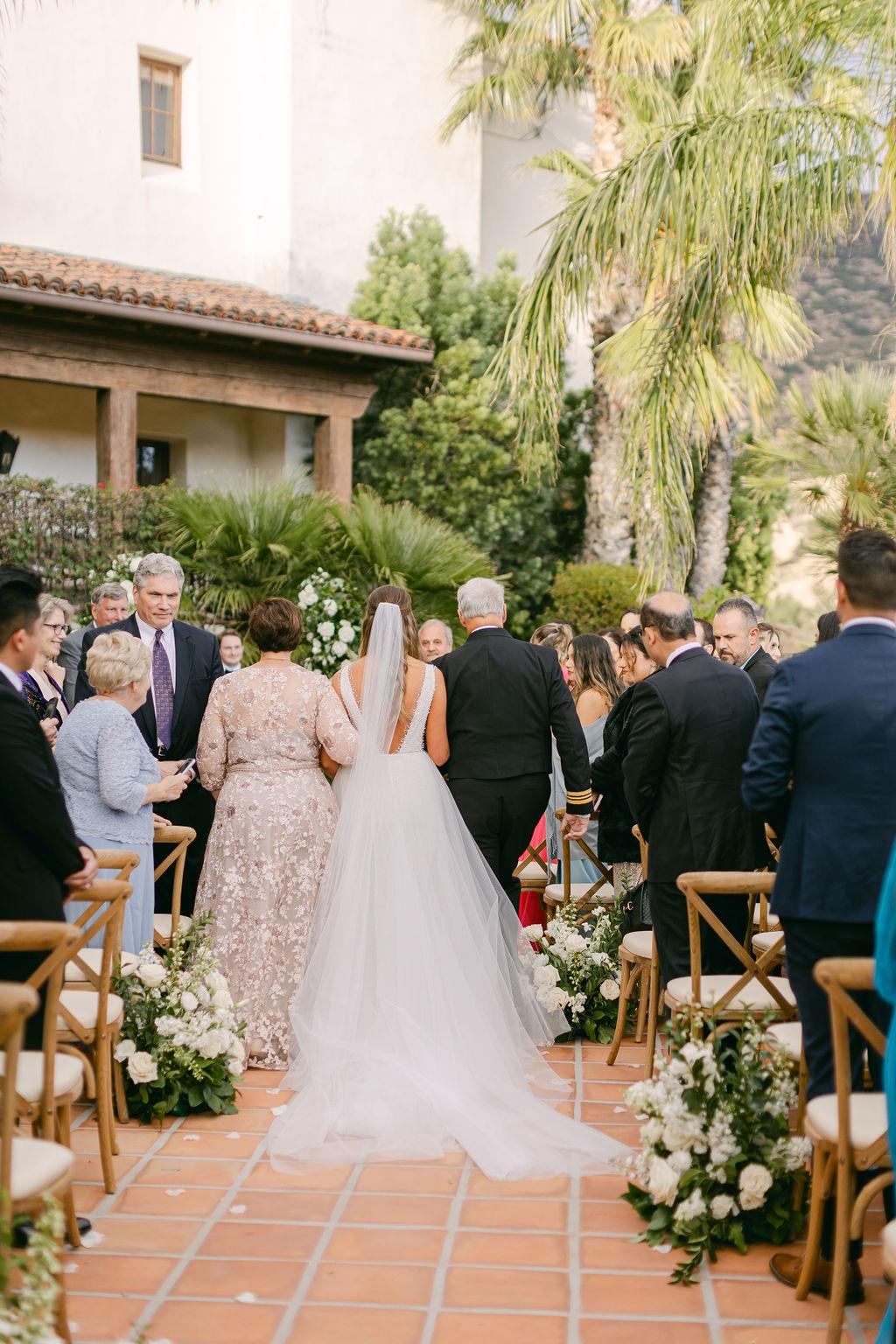 A Modern Fall Wedding at Hummingbird Nest Ranch Villa 71