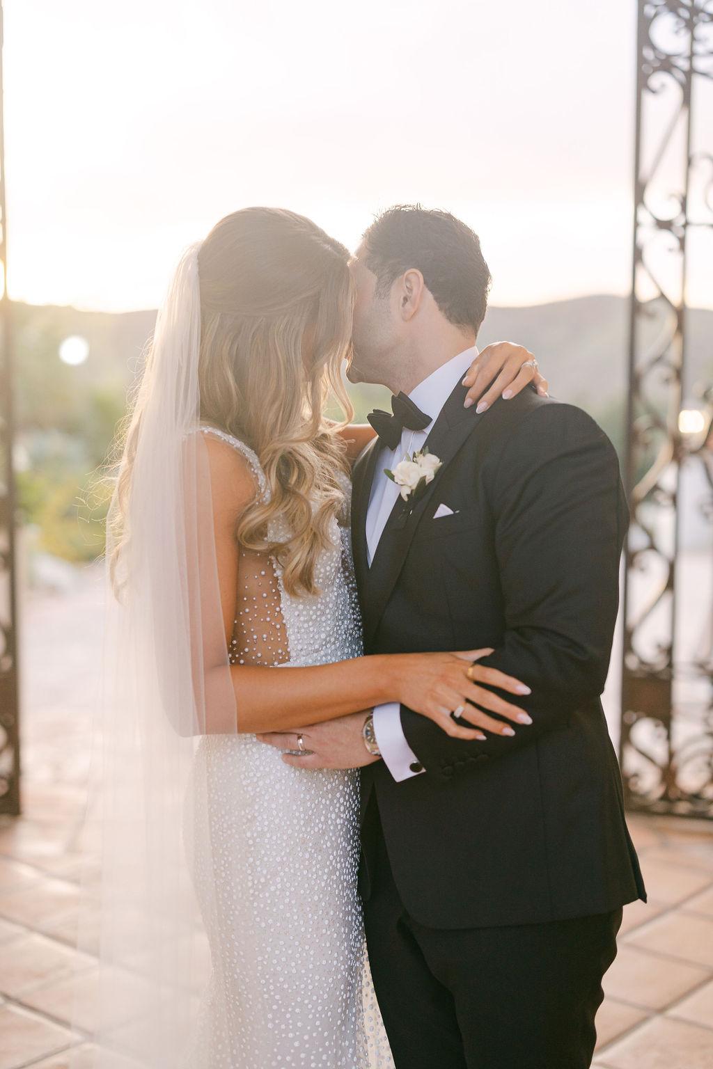 A Modern Fall Wedding at Hummingbird Nest Ranch Villa 6