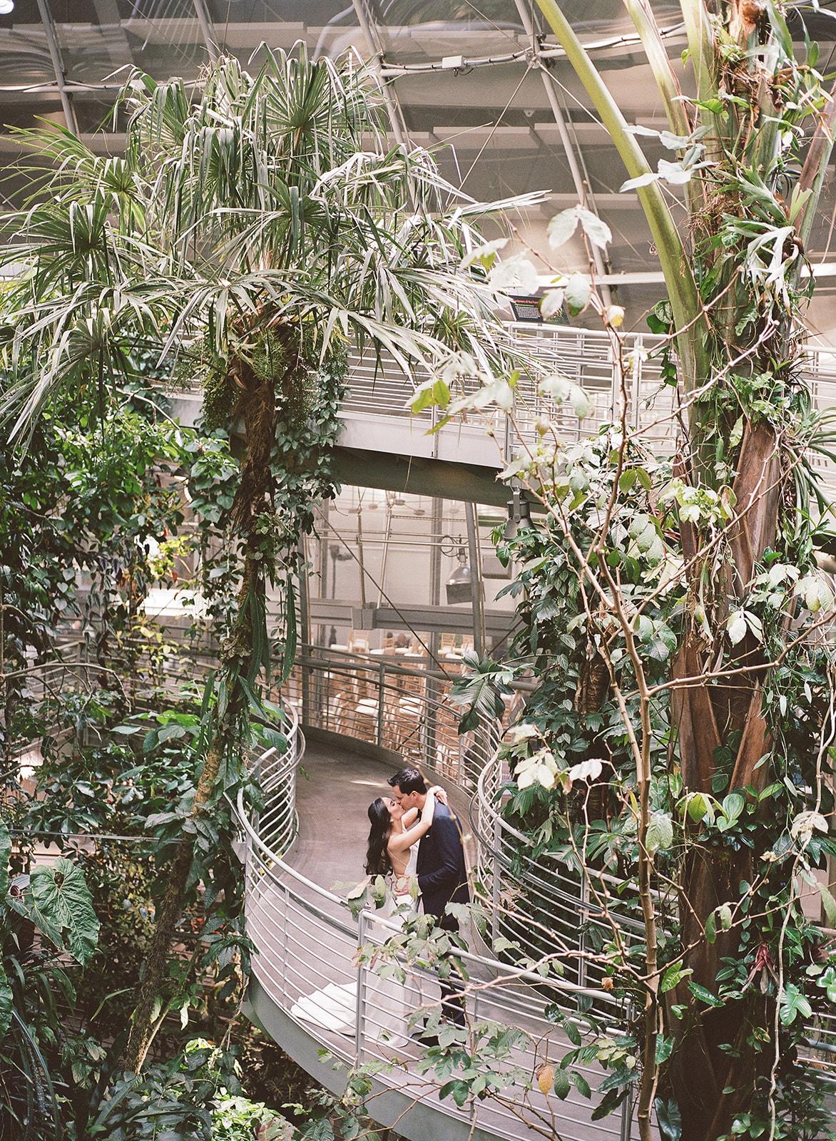A Modern Spring Wedding at the California Academy of Sciences 61