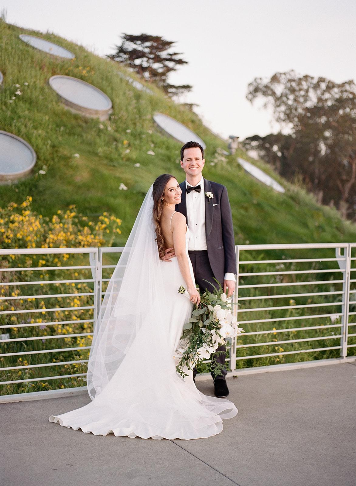 A Modern Spring Wedding at the California Academy of Sciences 39