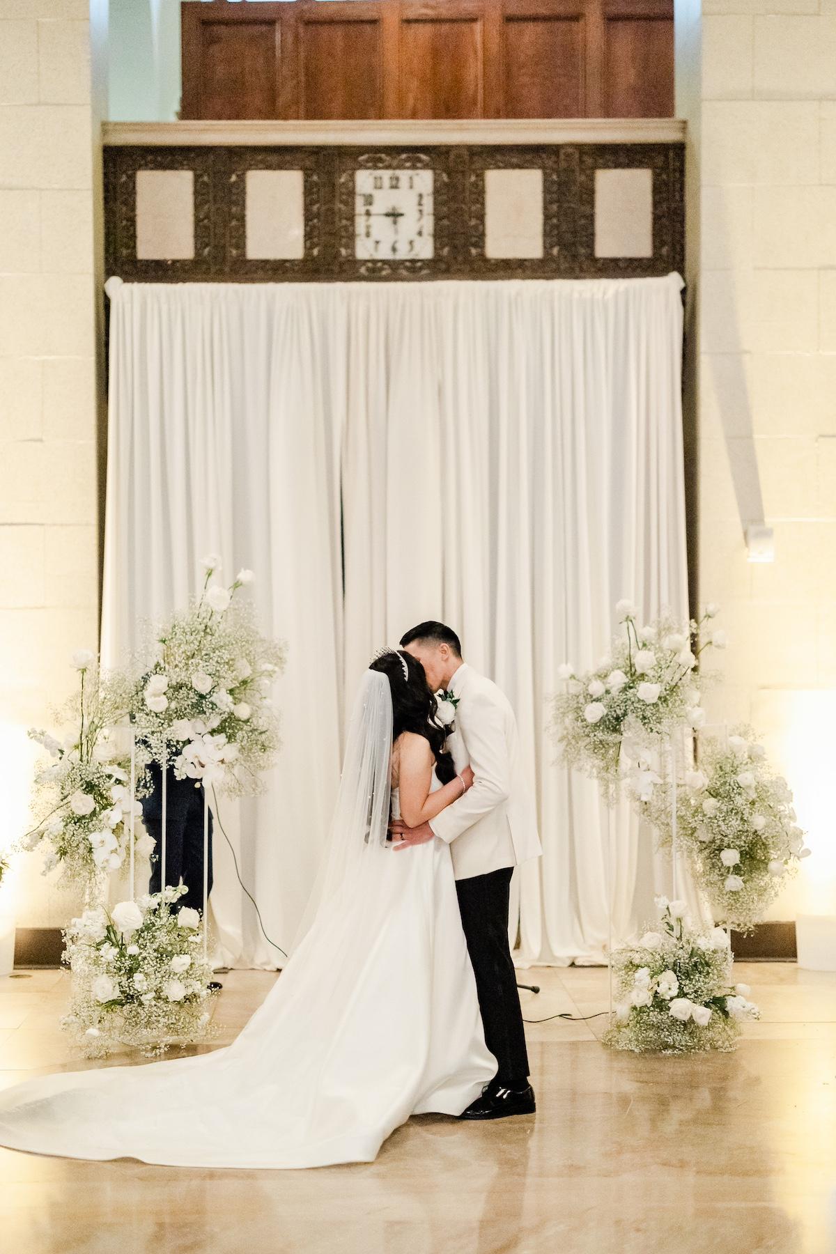 A Glamorous Spring Wedding at The Majestic 44