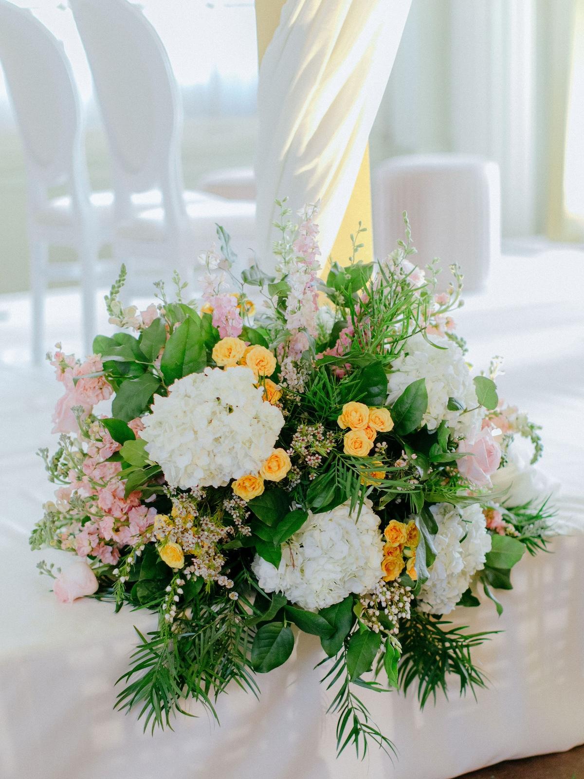 A Classic Spring Wedding at The Plaza Midtown Clubroom 11