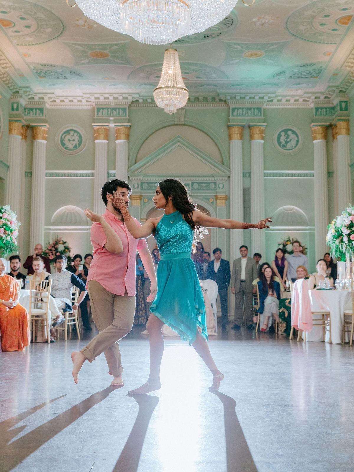 A Classic Spring Wedding at The Plaza Midtown Clubroom 25