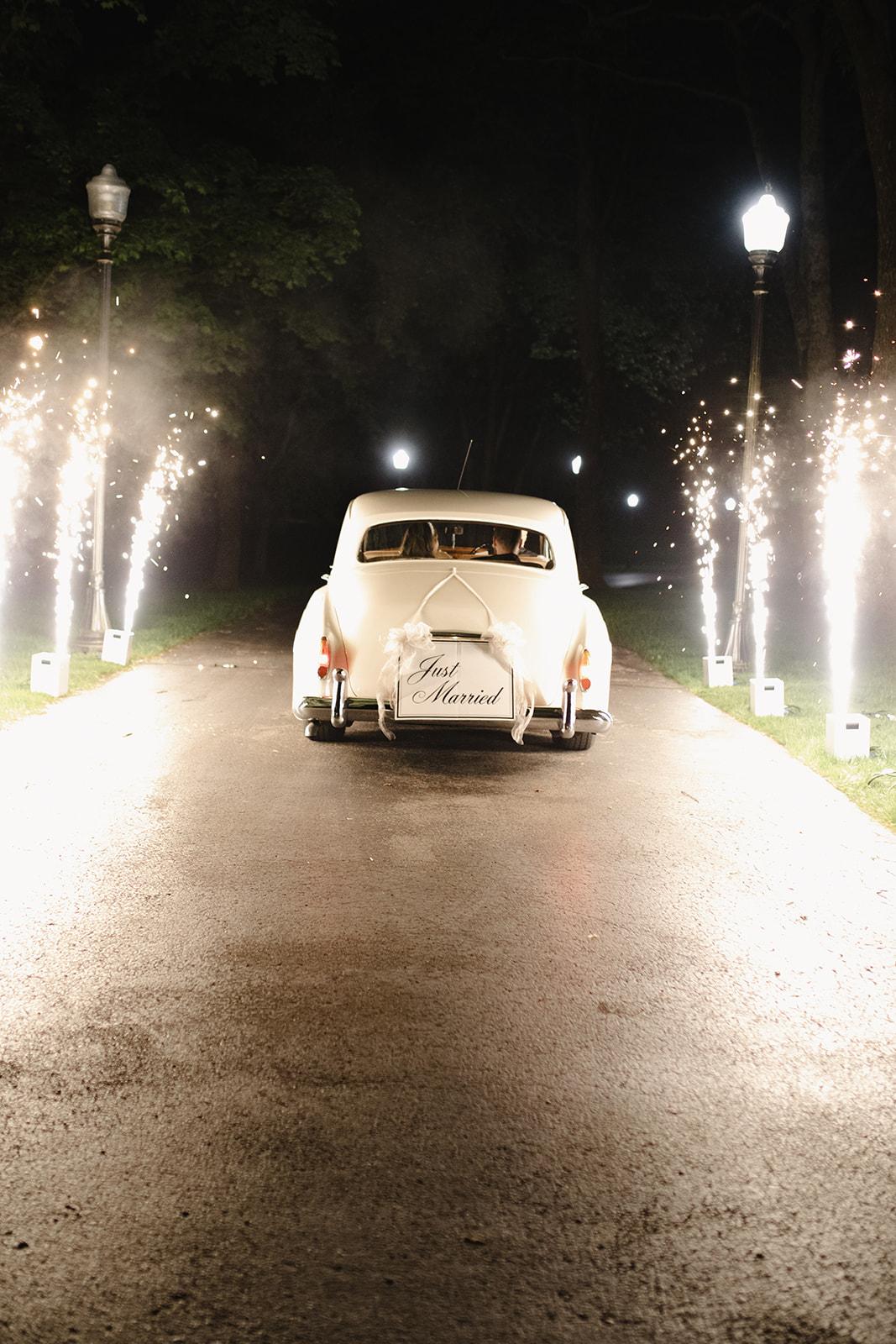 A Classic Spring Wedding at The Estate at Cherokee Dock 38