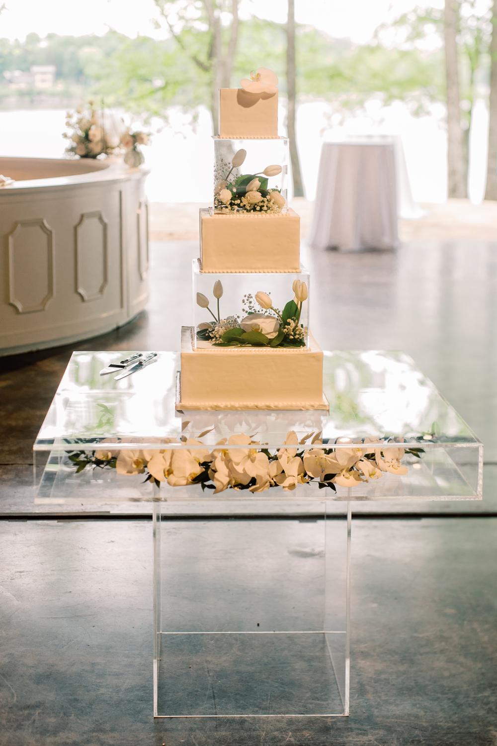 A Classic Spring Wedding at The Estate at Cherokee Dock 44