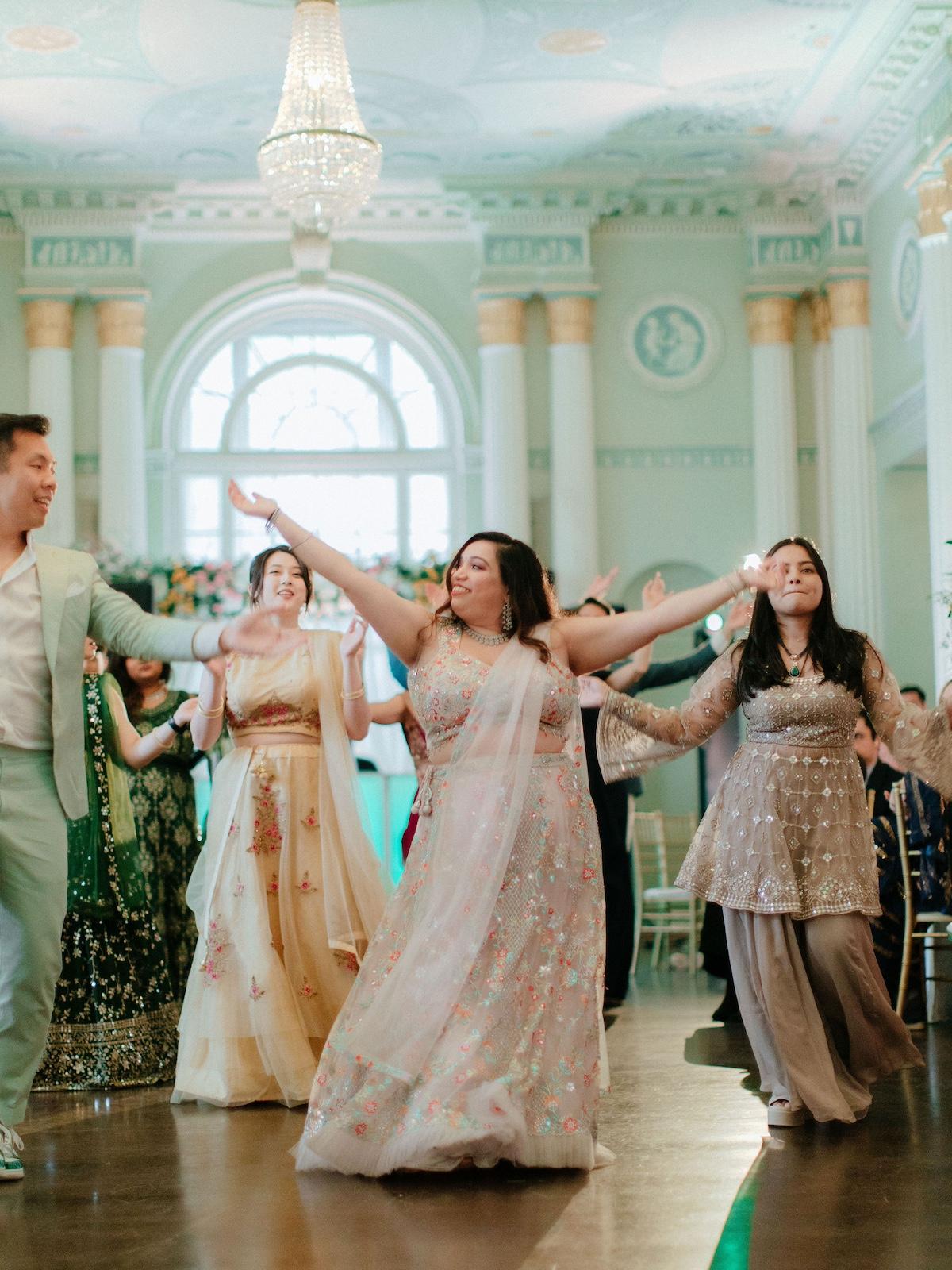 A Classic Spring Wedding at The Plaza Midtown Clubroom 19