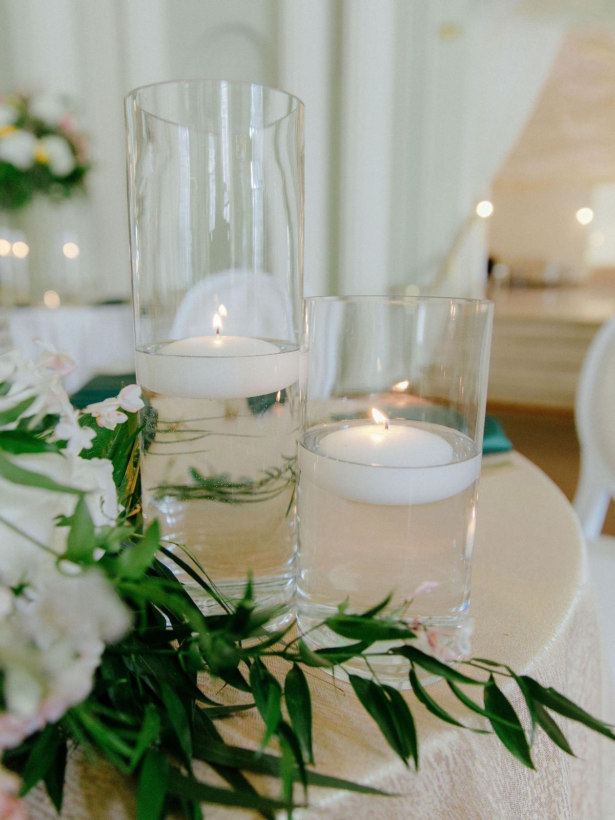 A Classic Spring Wedding at The Plaza Midtown Clubroom 3