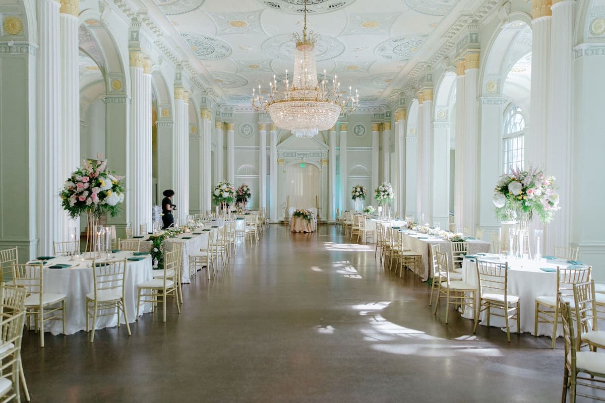 A Classic Spring Wedding at The Plaza Midtown Clubroom 1