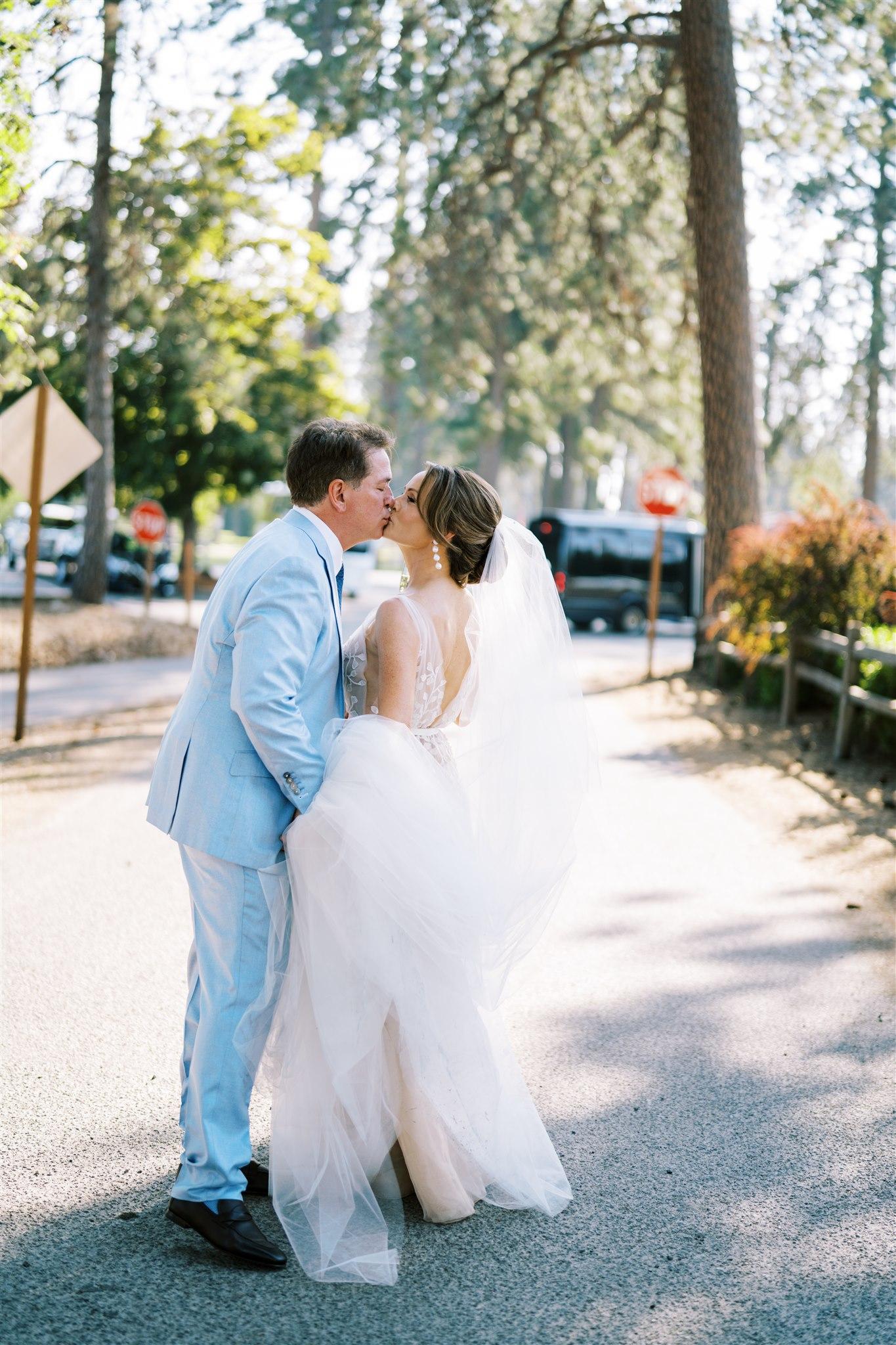A Romantic Summer Wedding on Hayden Lake 58