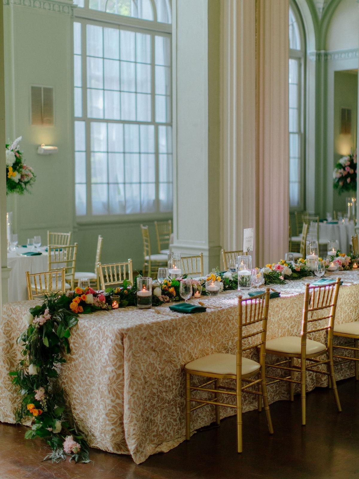 A Classic Spring Wedding at The Plaza Midtown Clubroom 16
