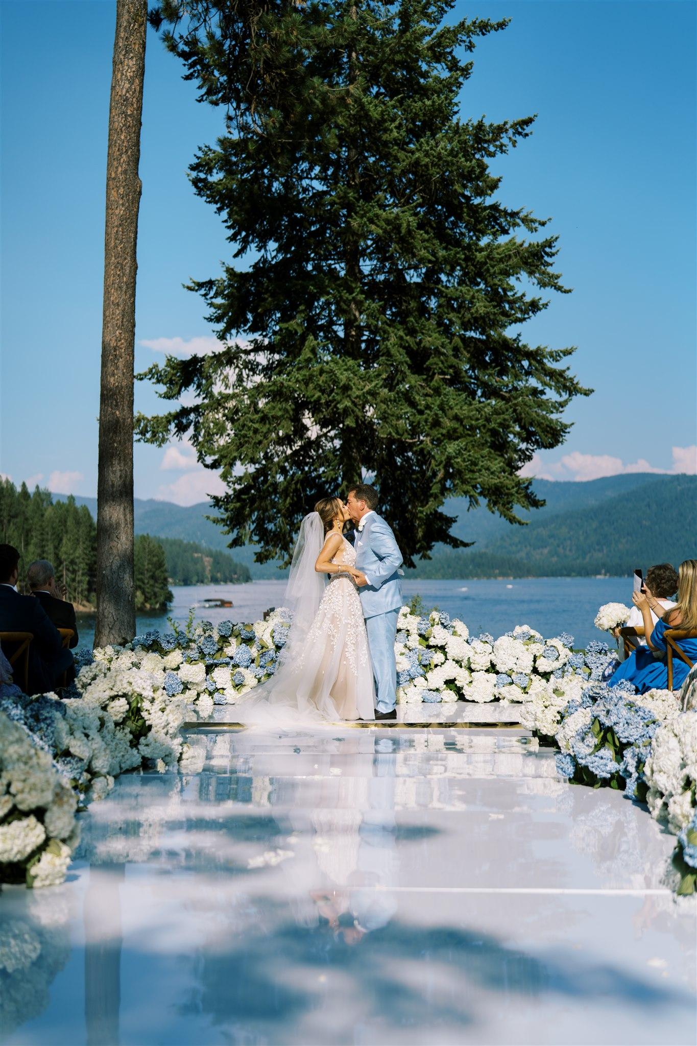 A Romantic Summer Wedding on Hayden Lake