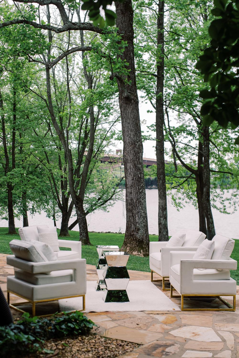 A Classic Spring Wedding at The Estate at Cherokee Dock 125