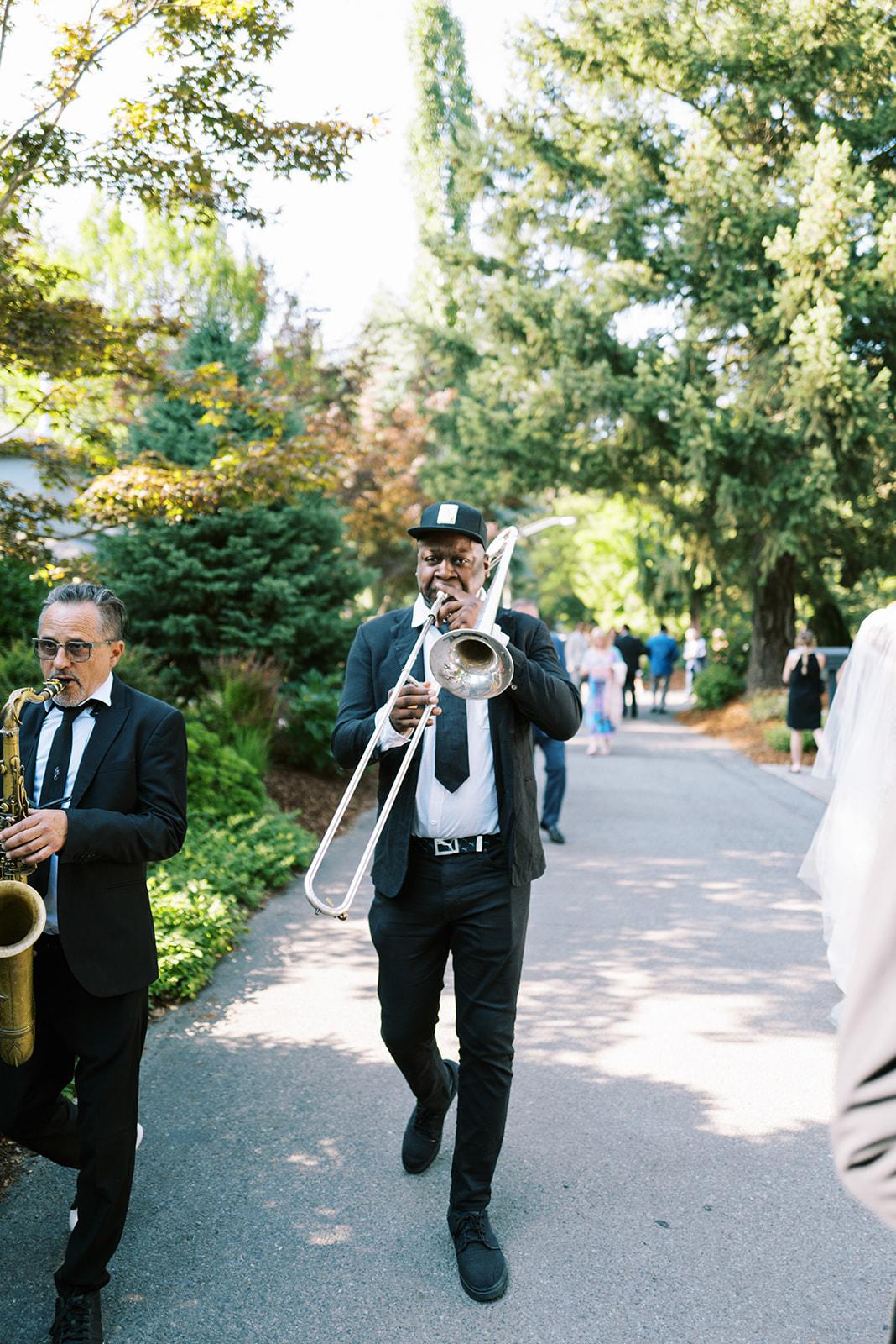 A Romantic Summer Wedding on Hayden Lake 76