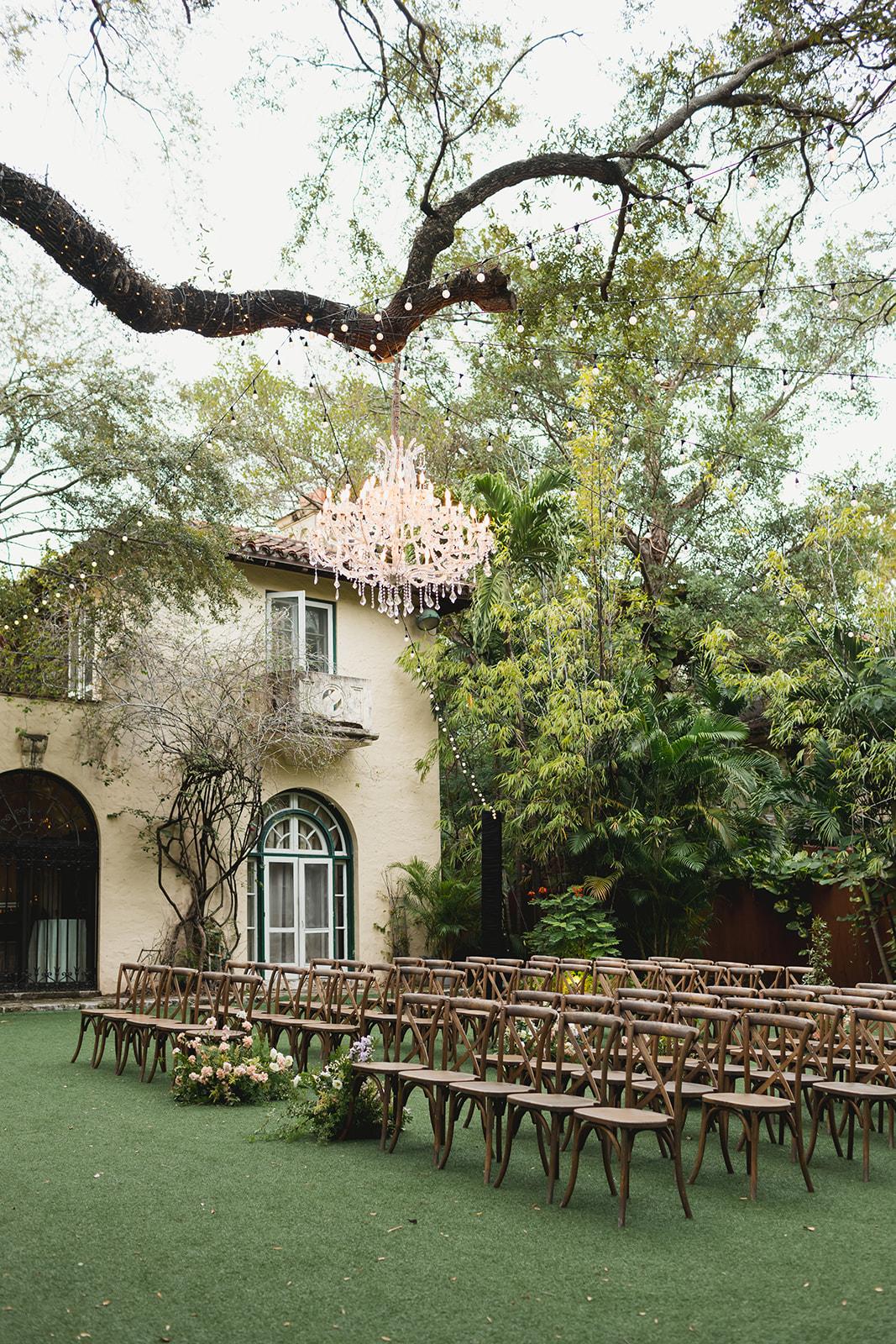A Whimsical Winter Wedding at the Villa Woodbine photo 3