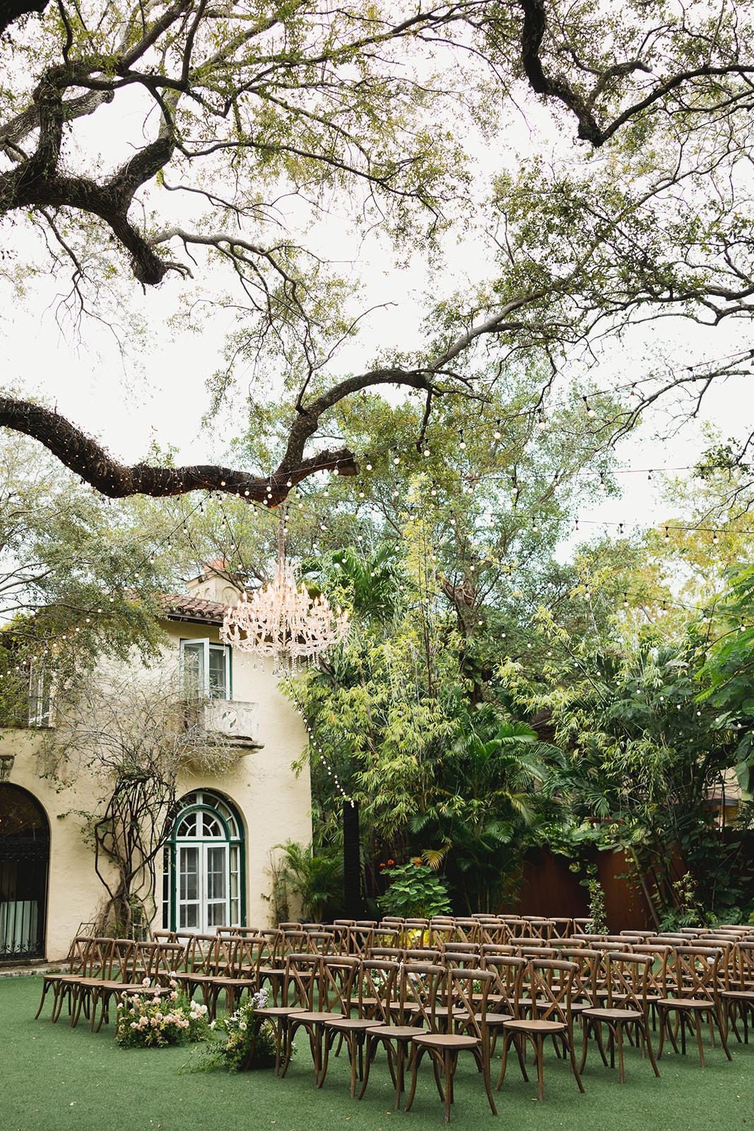 A Whimsical Winter Wedding at the Villa Woodbine photo 4