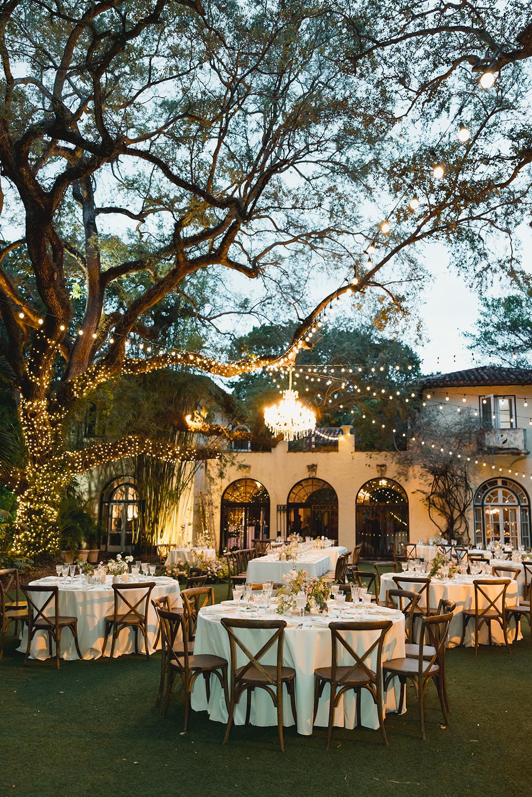 A Whimsical Winter Wedding at the Villa Woodbine photo 2