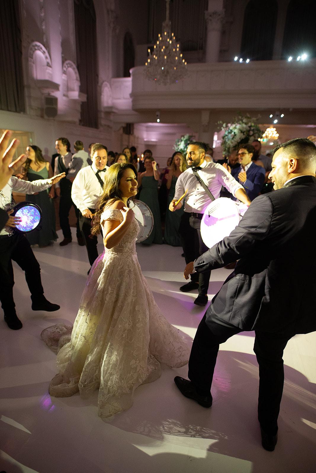 A Glamorous Summer Wedding at the Notre-Dame Basilica 29