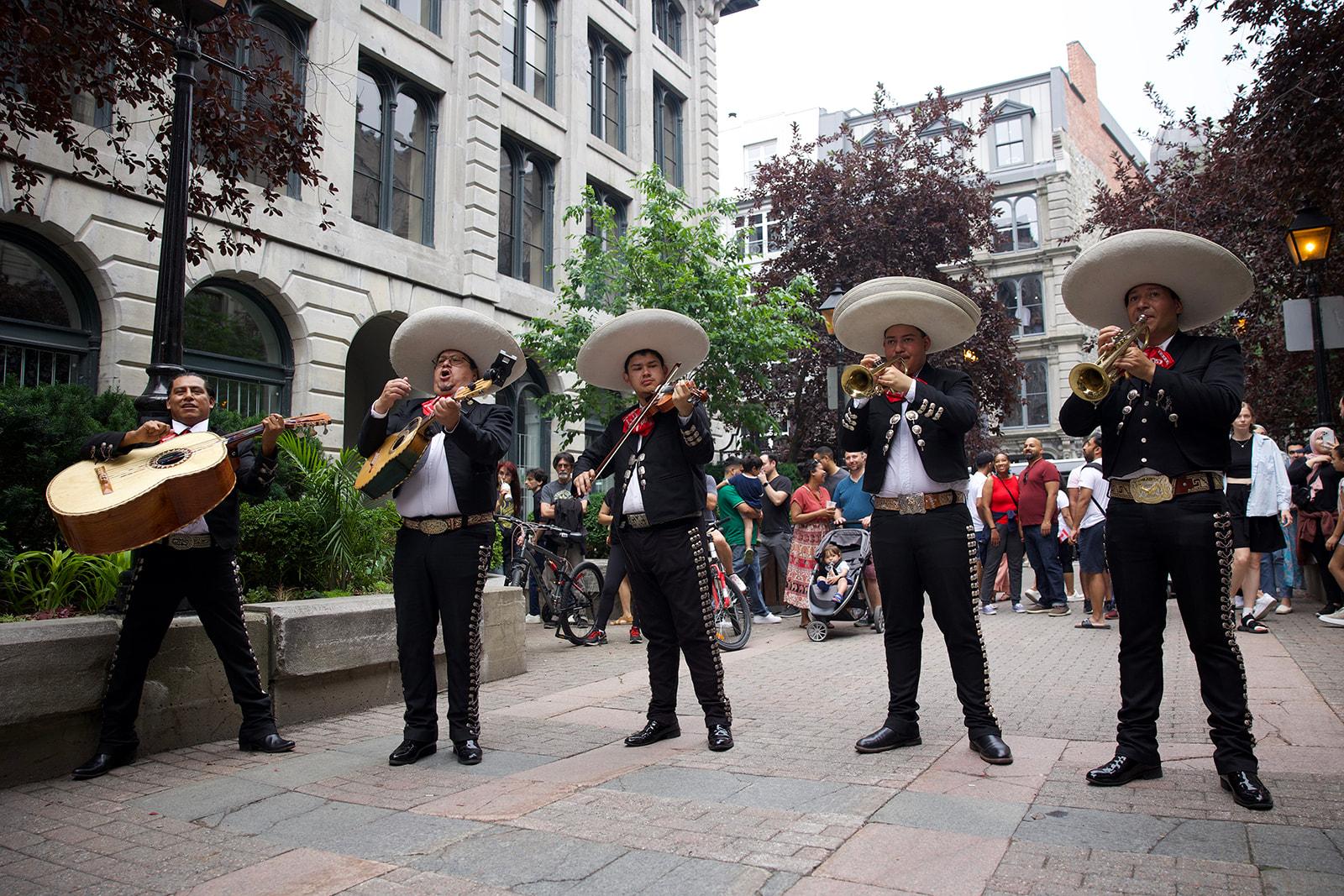 A Glamorous Summer Wedding at the Notre-Dame Basilica 62