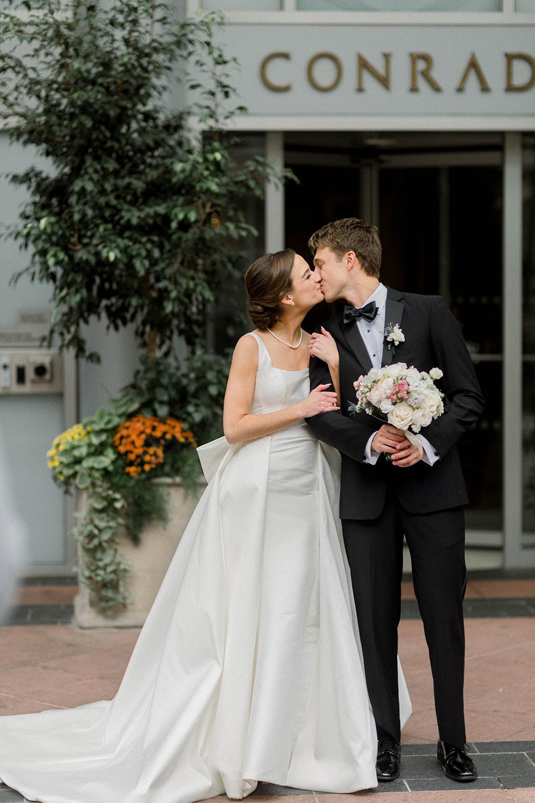 A Glamorous Fall Wedding at the Indiana Roof Ballroom 19