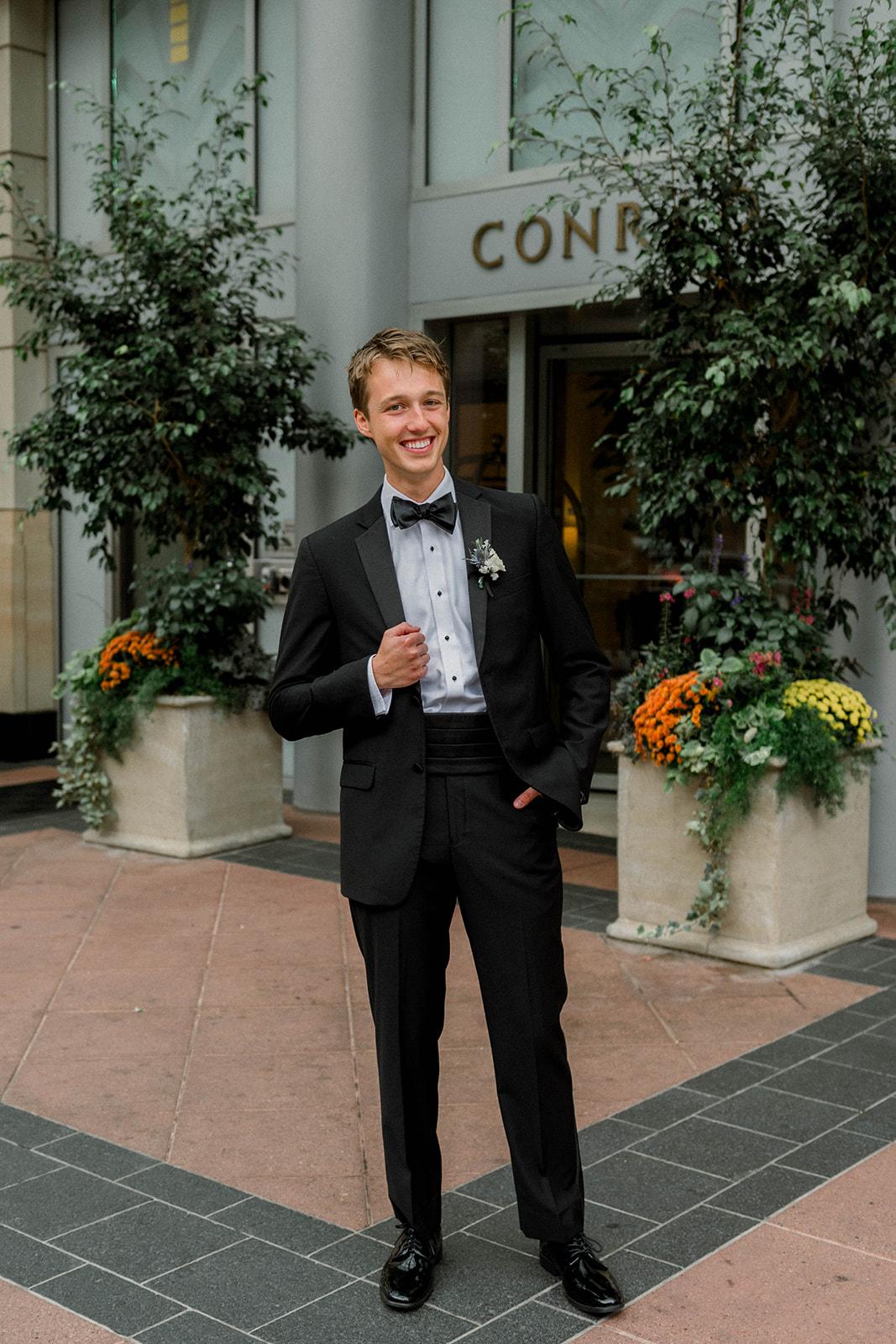A Glamorous Fall Wedding at the Indiana Roof Ballroom 49