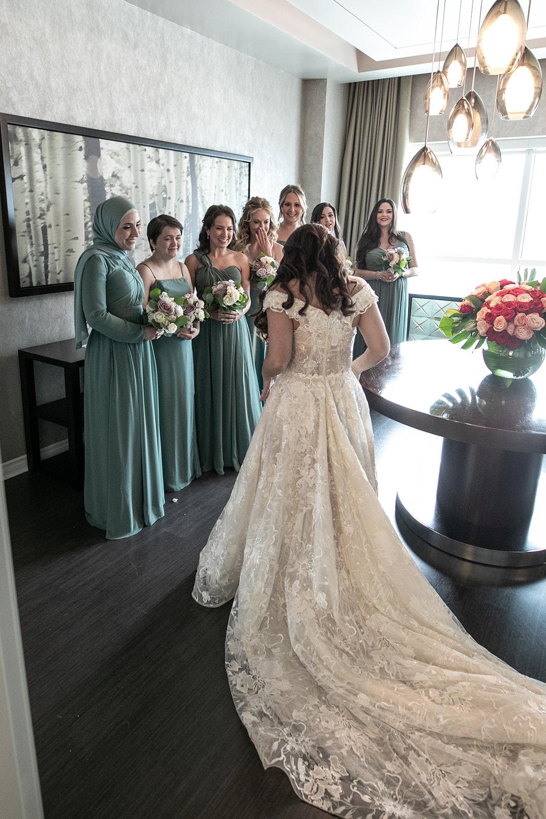 A Glamorous Summer Wedding at the Notre-Dame Basilica 53