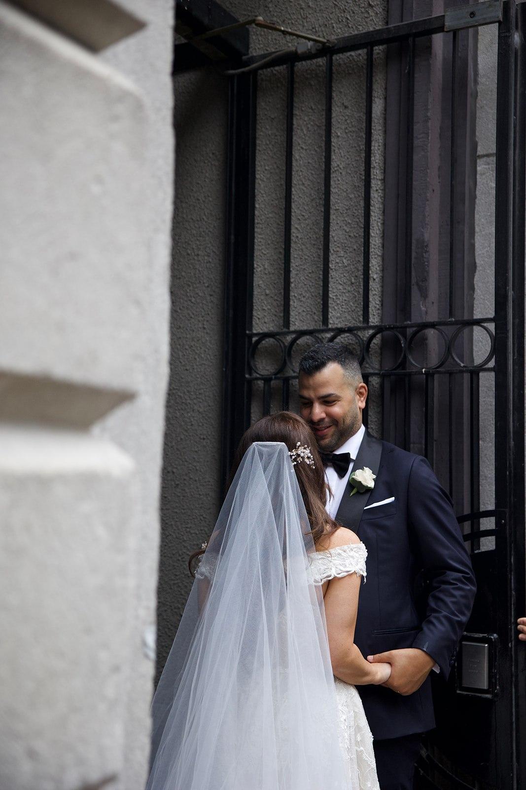A Glamorous Summer Wedding at the Notre-Dame Basilica 6
