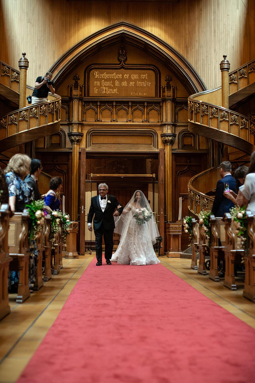 A Glamorous Summer Wedding at the Notre-Dame Basilica 65