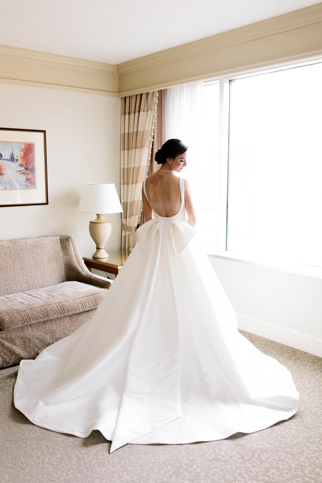 A Glamorous Fall Wedding at the Indiana Roof Ballroom 24