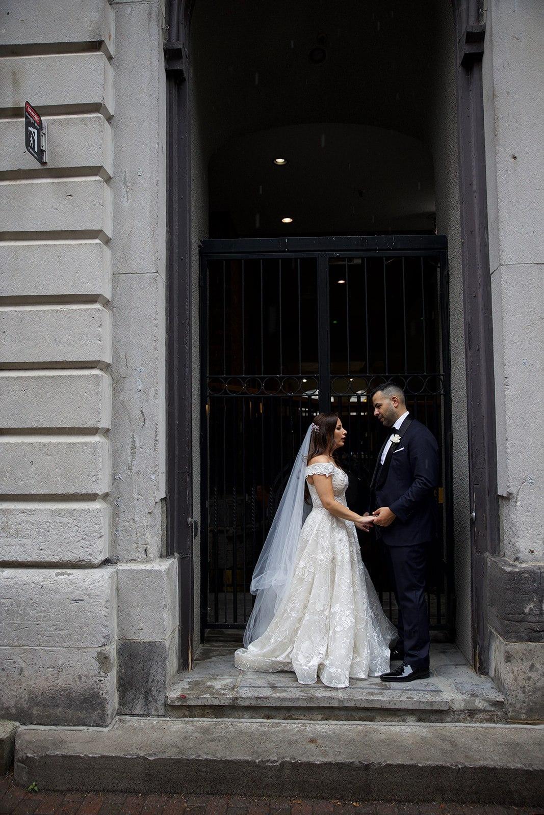A Glamorous Summer Wedding at the Notre-Dame Basilica 34