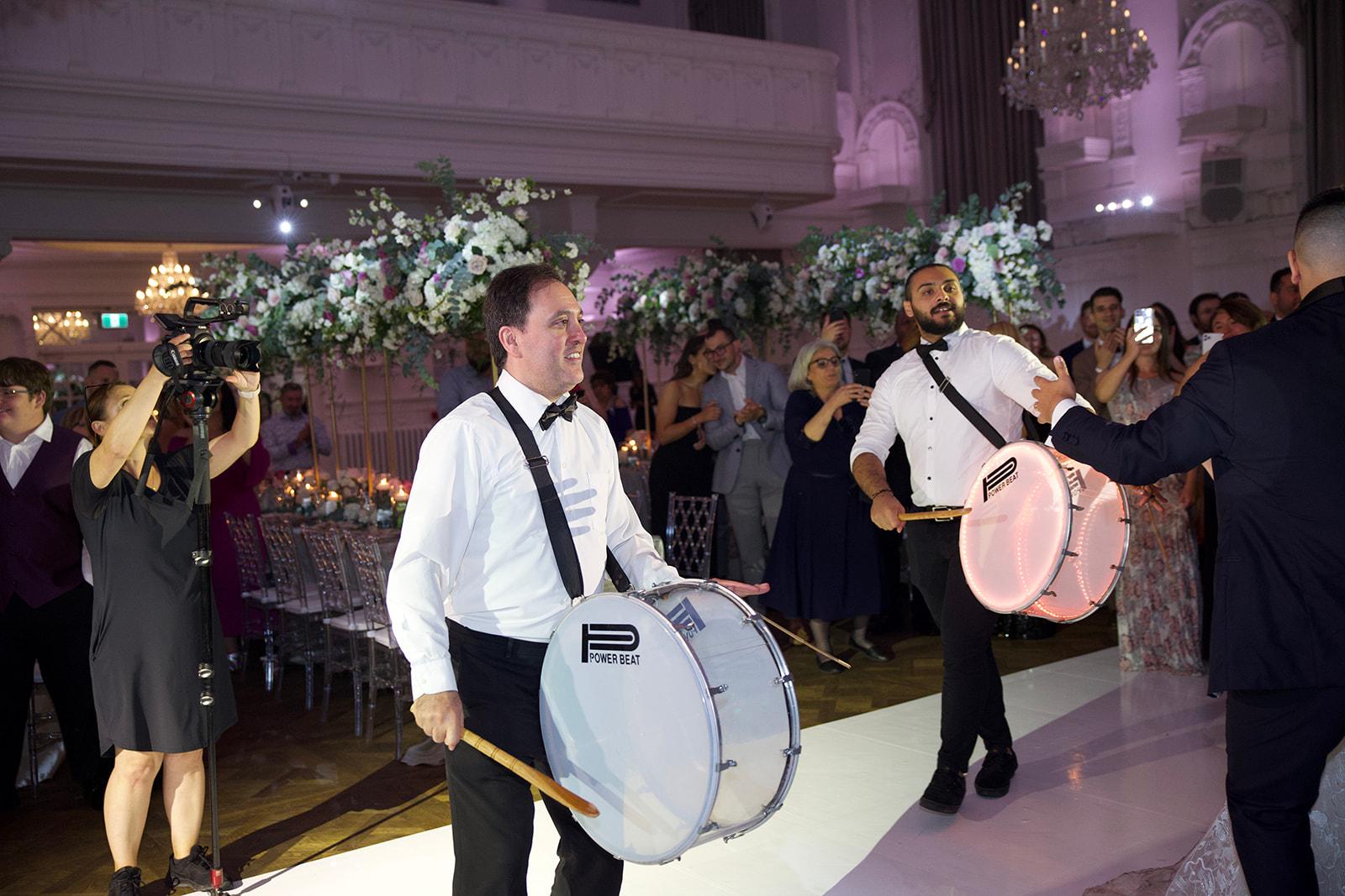 A Glamorous Summer Wedding at the Notre-Dame Basilica 19