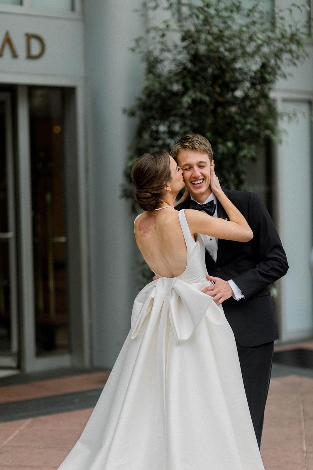 A Glamorous Fall Wedding at the Indiana Roof Ballroom 17