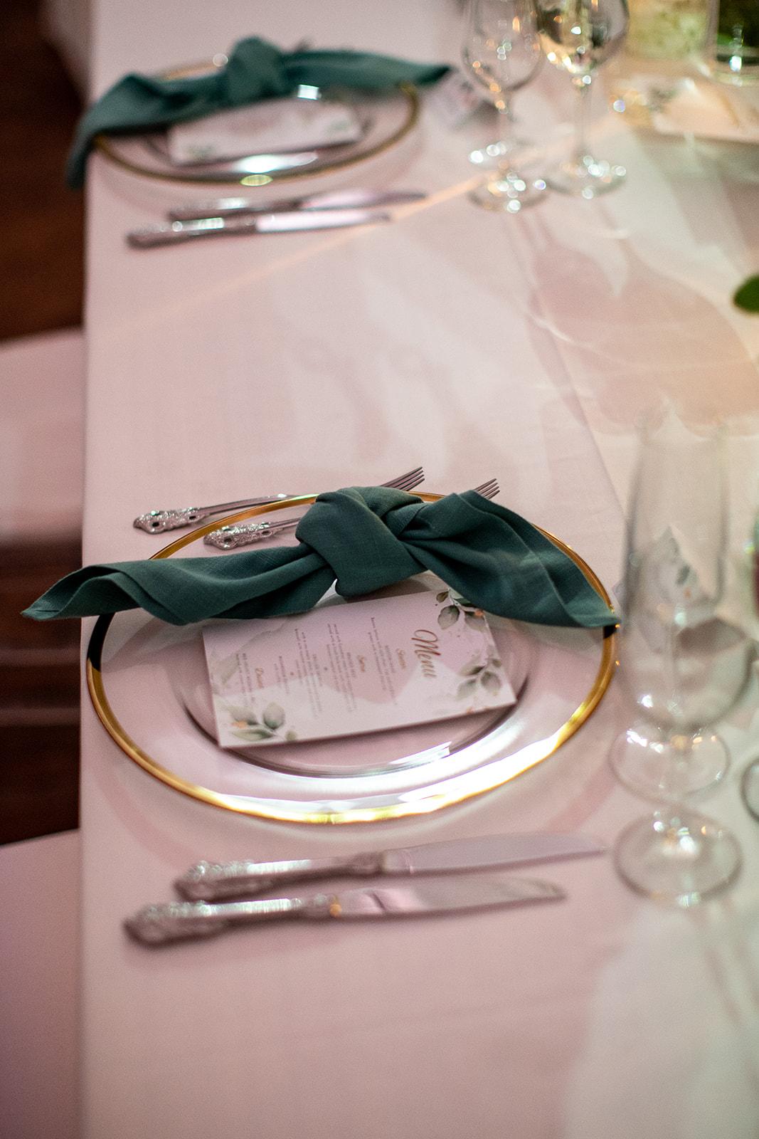 A Glamorous Summer Wedding at the Notre-Dame Basilica 3