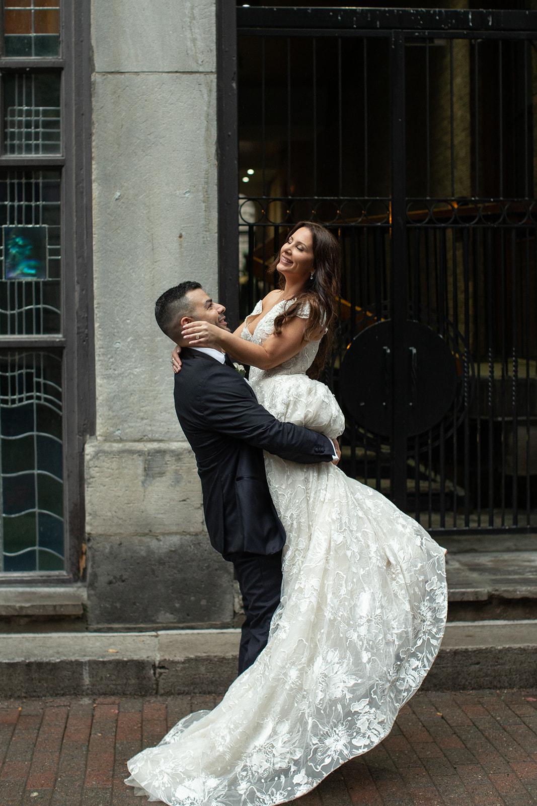 A Glamorous Summer Wedding at the Notre-Dame Basilica 51