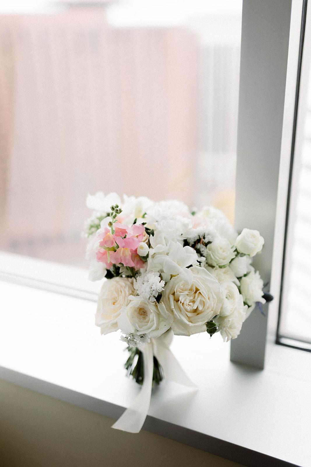 A Glamorous Fall Wedding at the Indiana Roof Ballroom 14