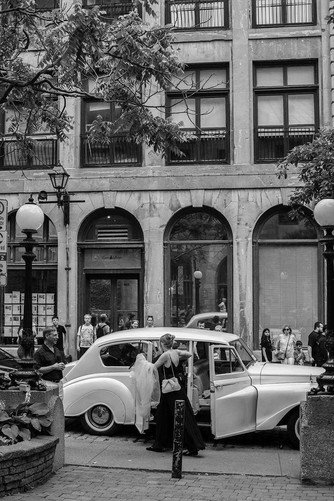 A Glamorous Summer Wedding at the Notre-Dame Basilica 55