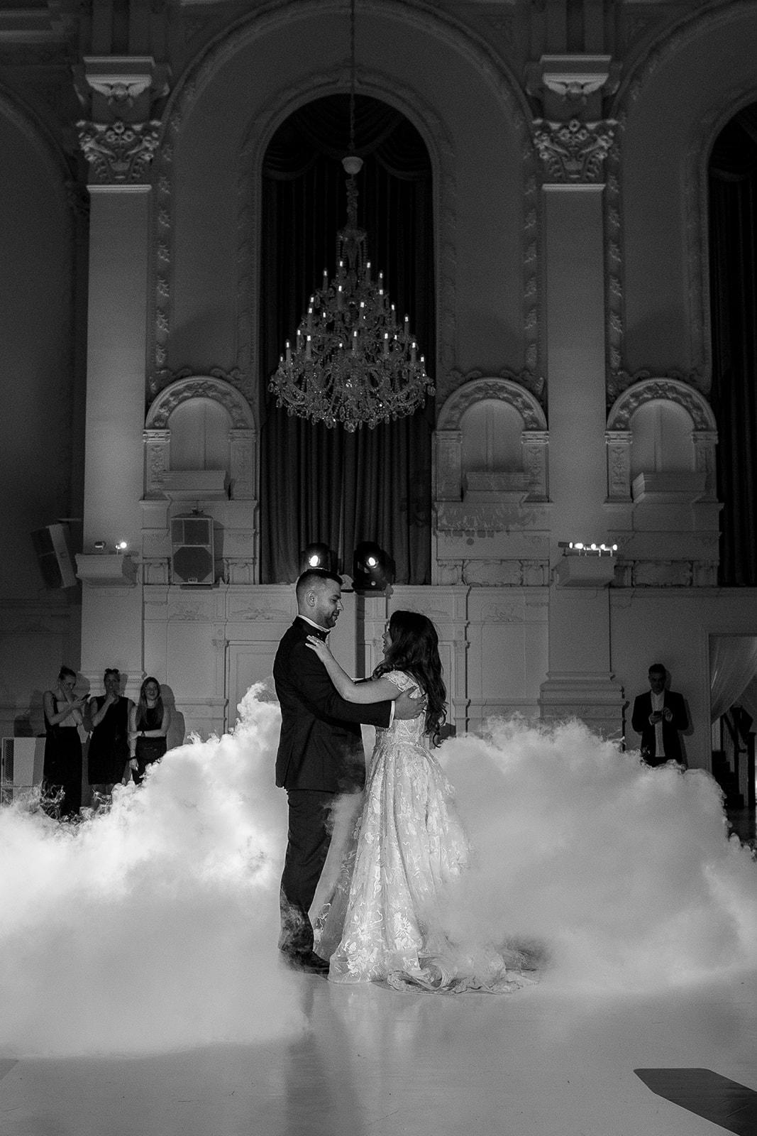 A Glamorous Summer Wedding at the Notre-Dame Basilica 12