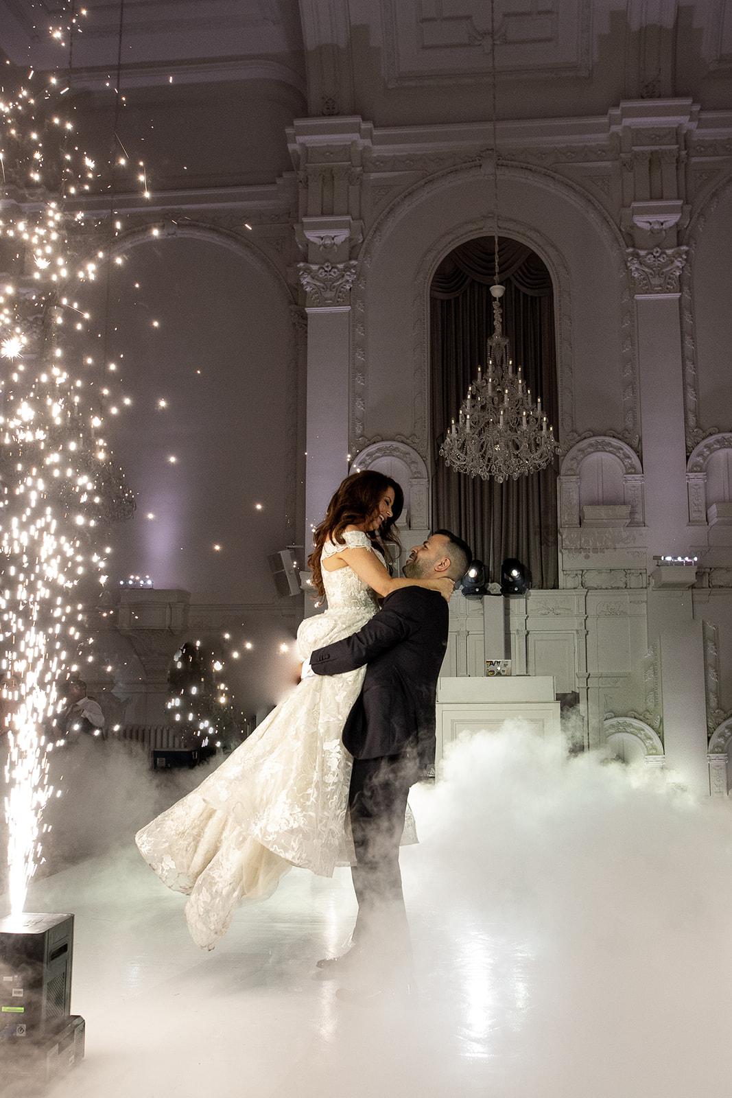 A Glamorous Summer Wedding at the Notre-Dame Basilica 28