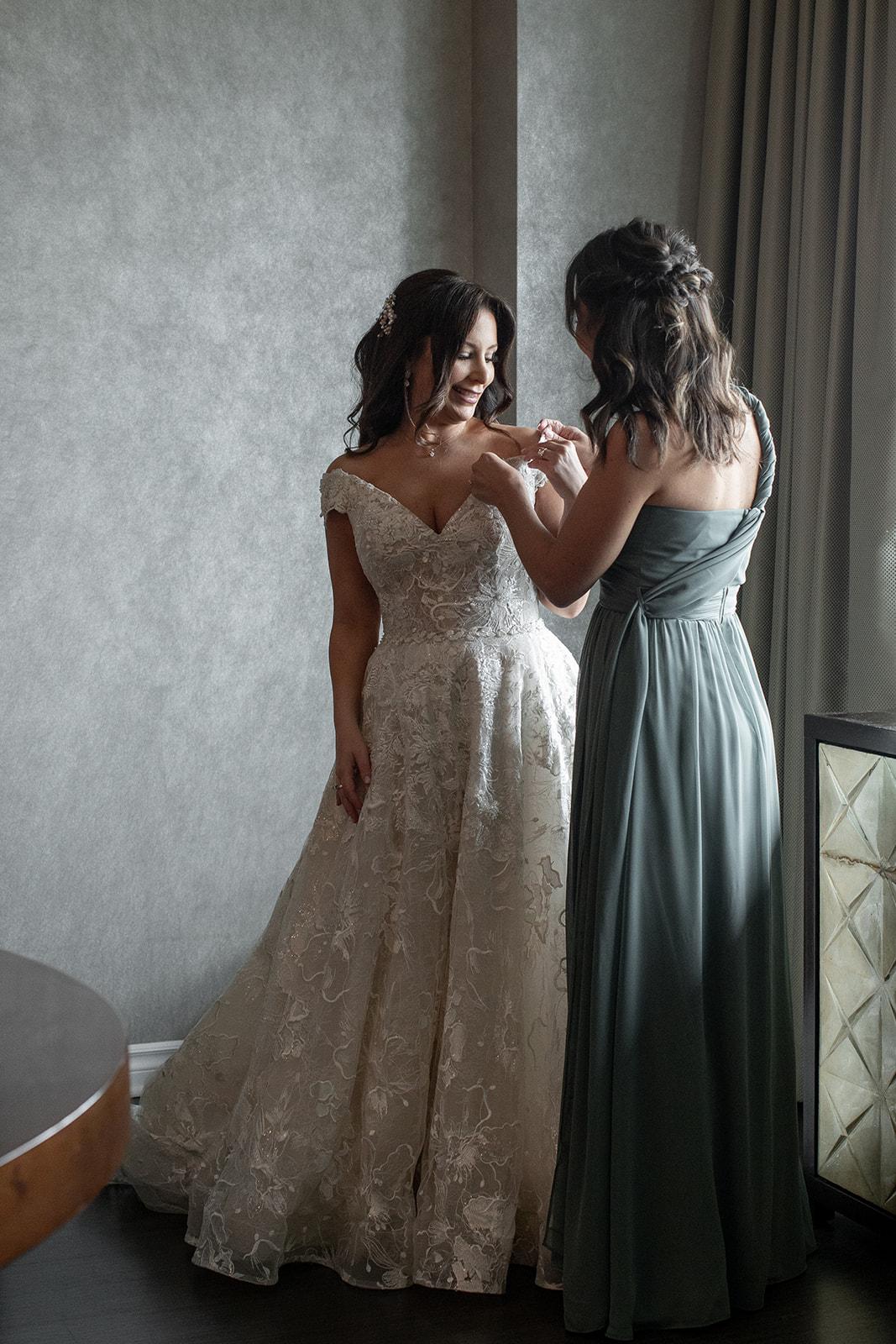 A Glamorous Summer Wedding at the Notre-Dame Basilica 49