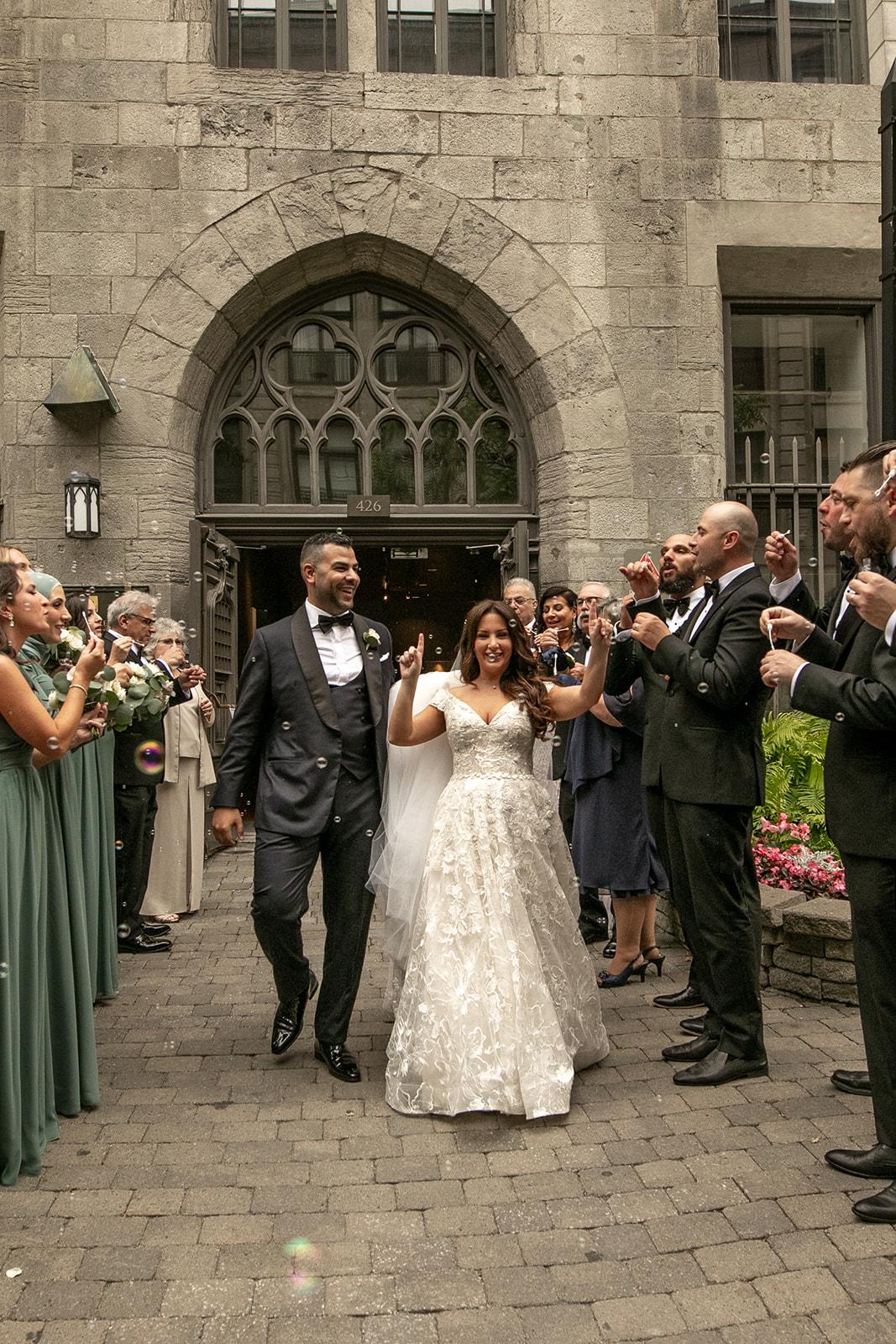 A Glamorous Summer Wedding at the Notre-Dame Basilica 61