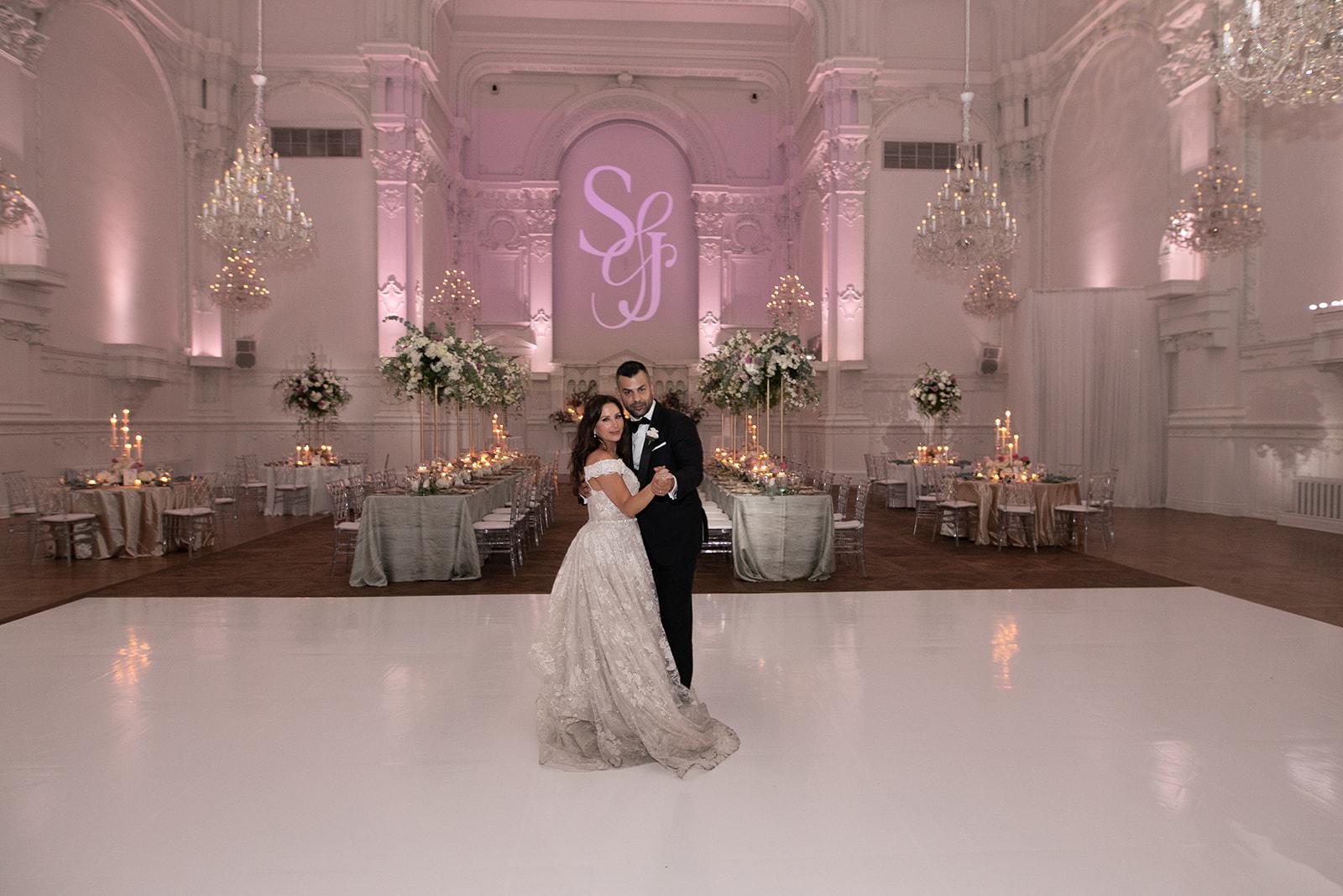A Glamorous Summer Wedding at the Notre-Dame Basilica 22