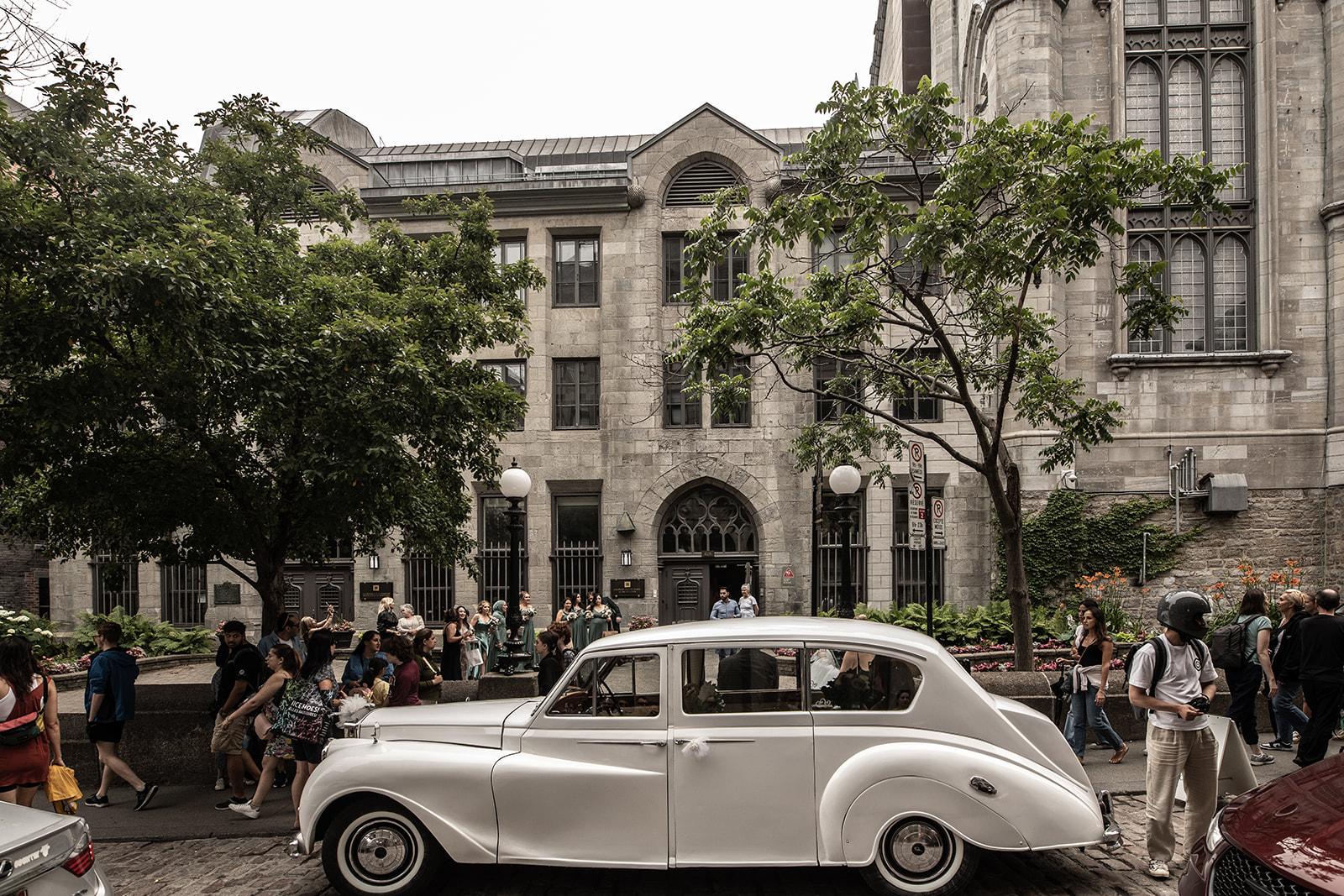 A Glamorous Summer Wedding at the Notre-Dame Basilica 76