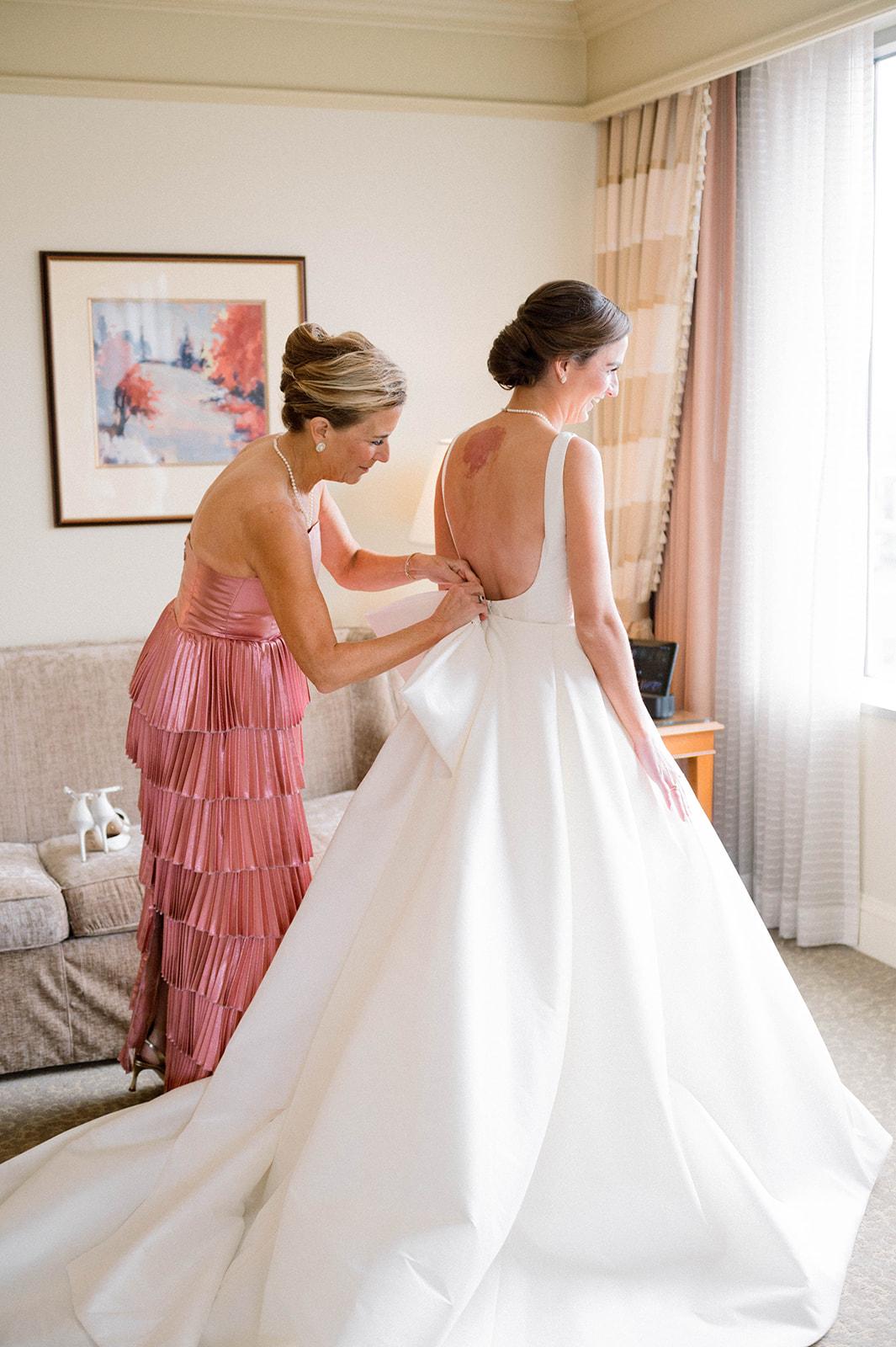 A Glamorous Fall Wedding at the Indiana Roof Ballroom 28