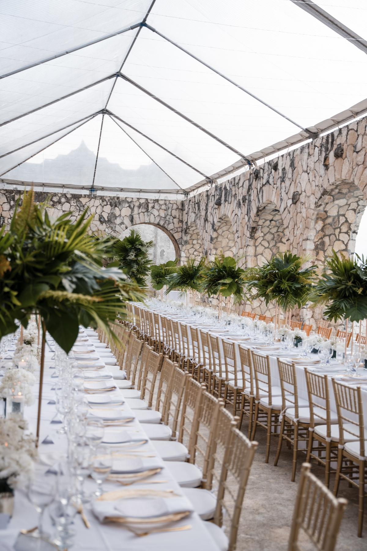 A Glamorous Summer Wedding at the Patoo Castle 28