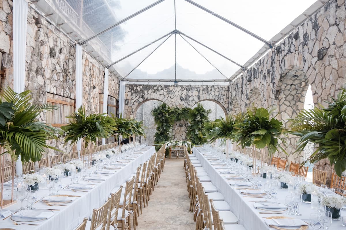 A Glamorous Summer Wedding at the Patoo Castle 13
