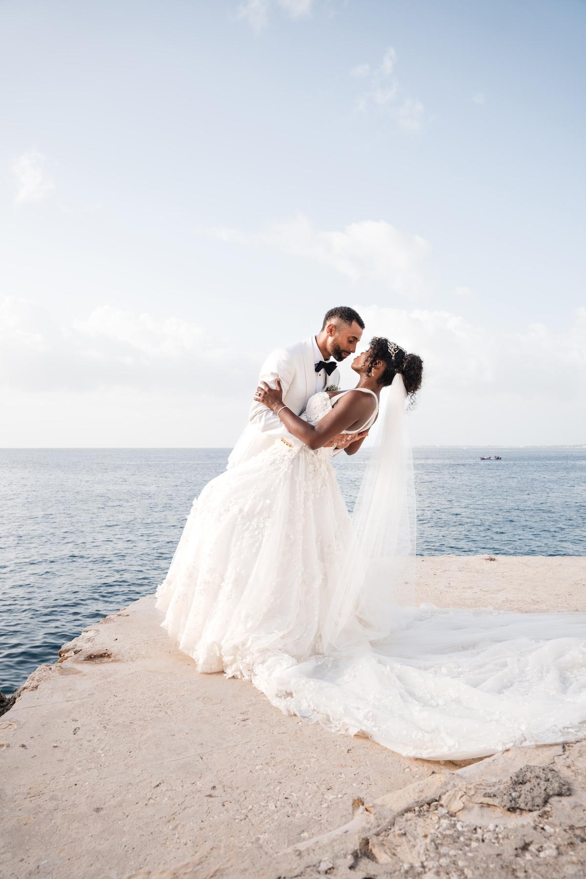 A Glamorous Summer Wedding at the Patoo Castle 12