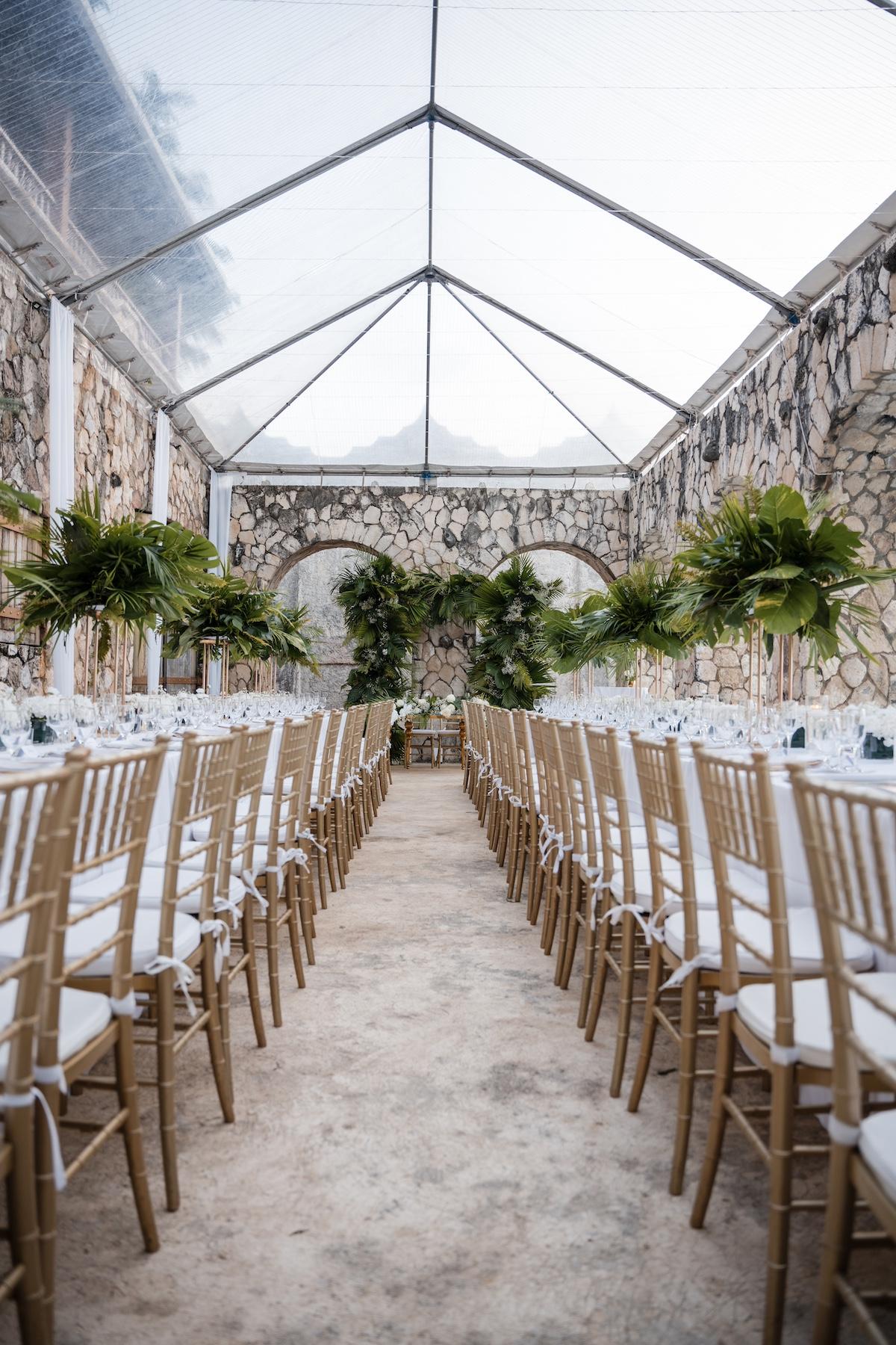 A Glamorous Summer Wedding at the Patoo Castle 32