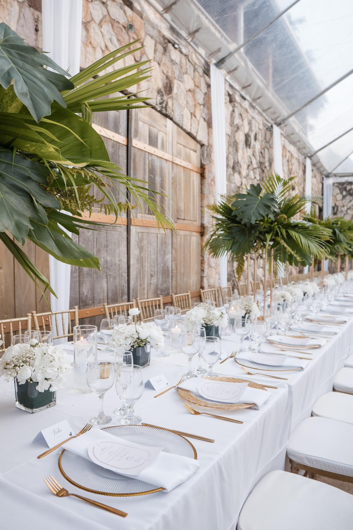 A Glamorous Summer Wedding at the Patoo Castle 23